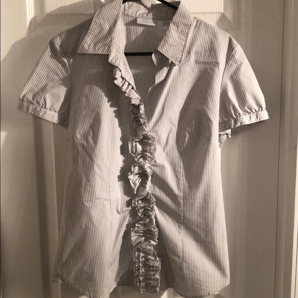NWOT ruffles shirt - Picture 4 of 5